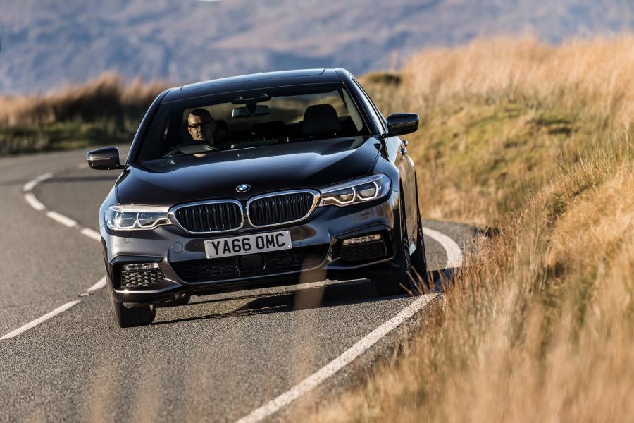  BMW 530i xDrive Sedan M Sport 2017 года  (UK) (фото 9 из 23)